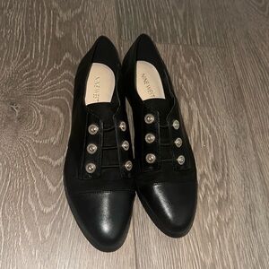 Beautiful and unique Nine West flats